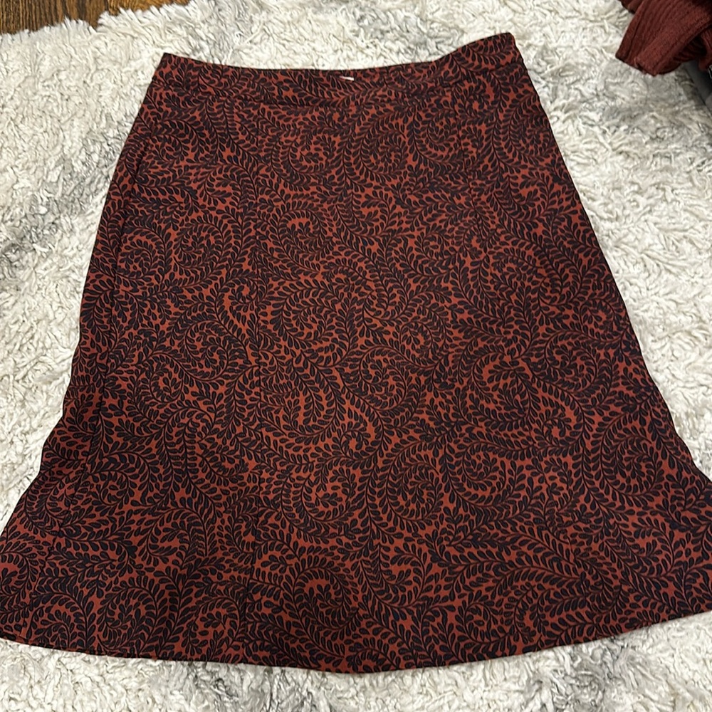Beautiful skirt for work!